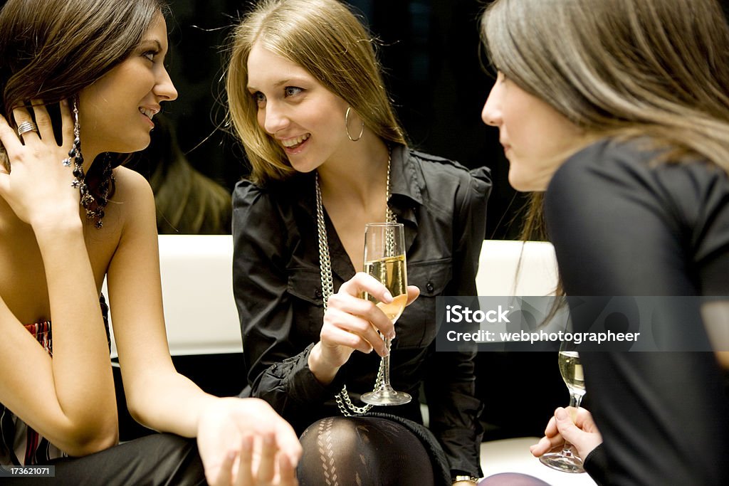 Amigos conversando - Foto de stock de Amizade royalty-free