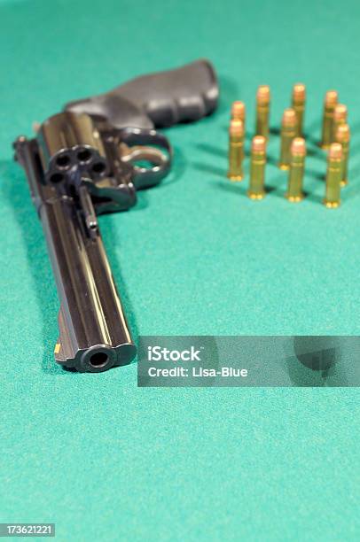 Revólver Magnum 357 Foto de stock y más banco de imágenes de Arma - Arma, Arma de mano, Bala - Munición