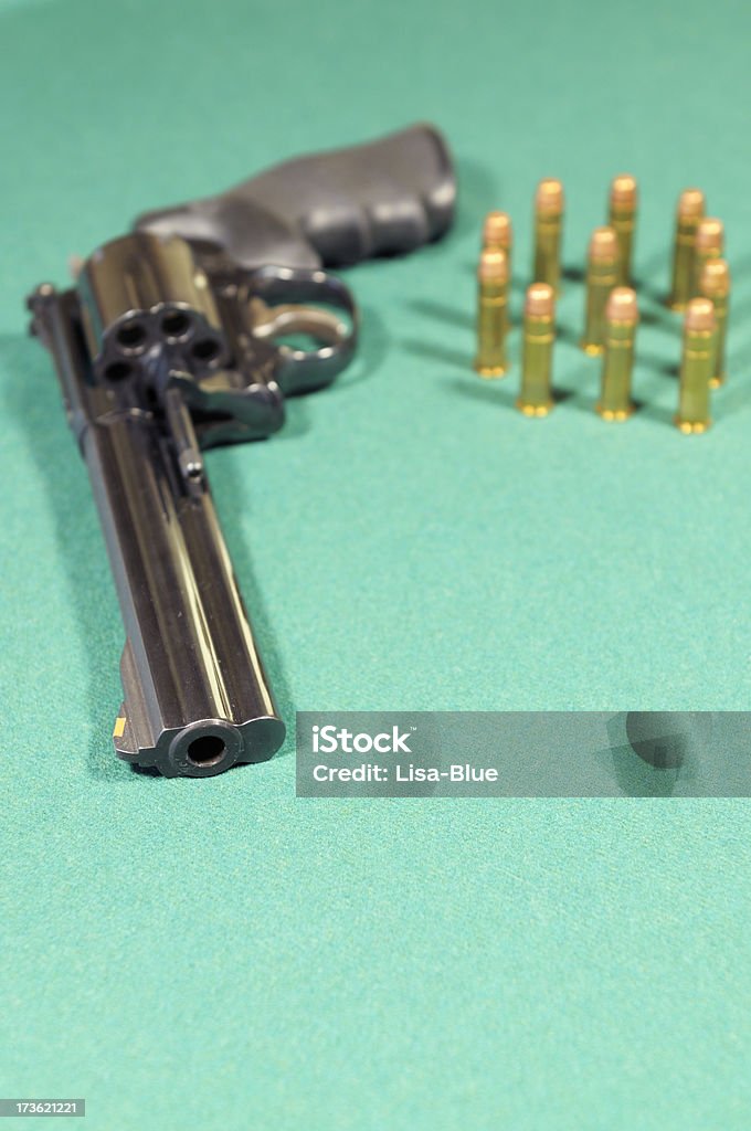Revolver 357 マグナムボトル - アウトフォーカスのロイヤリティフリーストックフォト