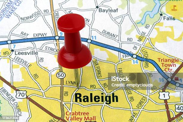 Photo libre de droit de Raleigh En Caroline Du Nord Sur Une Carte banque d'images et plus d'images libres de droit de Carte - Carte, Raleigh, Autoroute