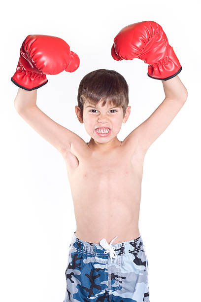 campeón de boxeo - macho little boys flexing muscles human muscle fotografías e imágenes de stock