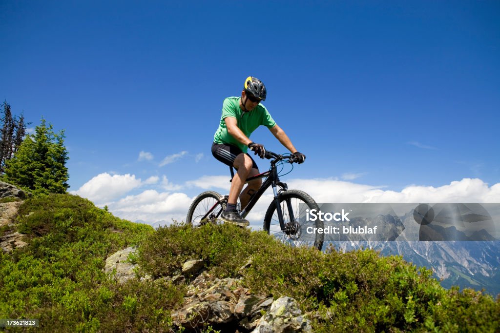 Activo. Ciclismo de montaña Panorama - Foto de stock de Ciclismo de montaña libre de derechos