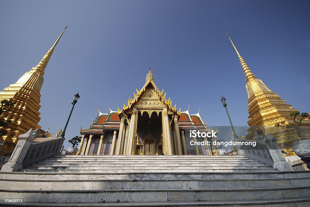 Wat Phra Keow e Pagodes de dois - Royalty-free Azul Foto de stock