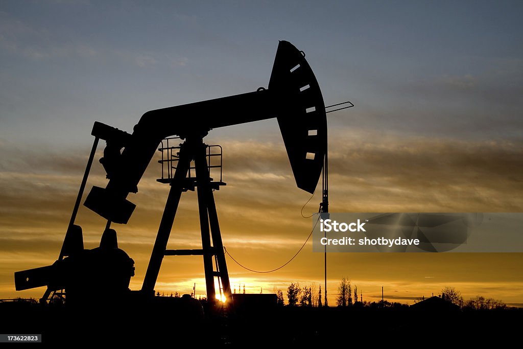 Atardecer bomba jack - Foto de stock de Gasolina libre de derechos