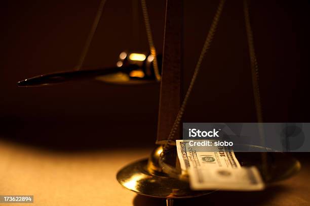 Dark Side De Justiça - Fotografias de stock e mais imagens de Desequilíbrio - Desequilíbrio, Unidade Monetária, Finanças