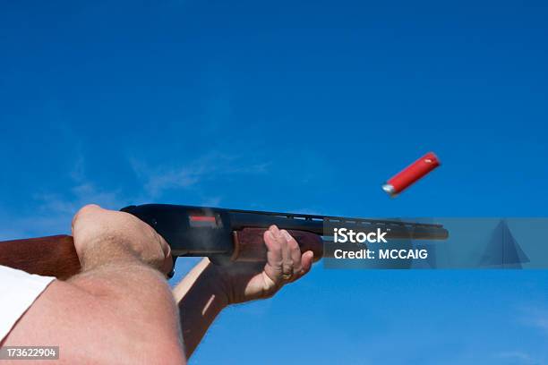 Дробовик — стоковые фотографии и другие картинки Skeet Shooting - Skeet Shooting, Боеприпасы, Винтовка