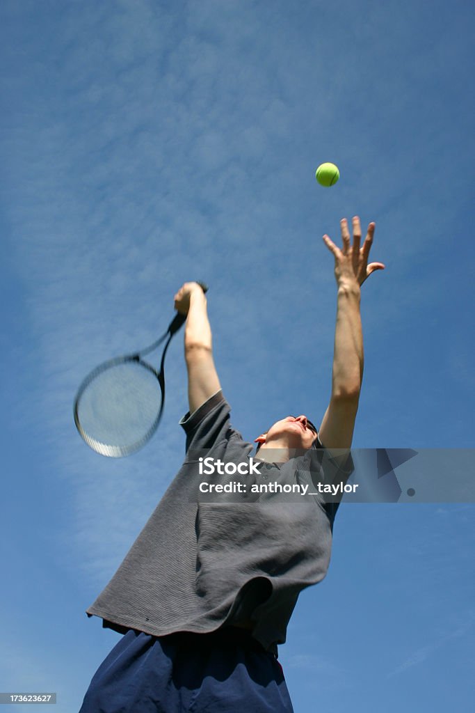 テニスプレーヤー - サービスのロイヤリティフリーストックフォト