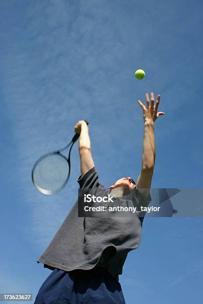 テニスプレーヤー - サービスのストックフォトや画像を多数ご用意 - サービス, テニス, サーブを打つ