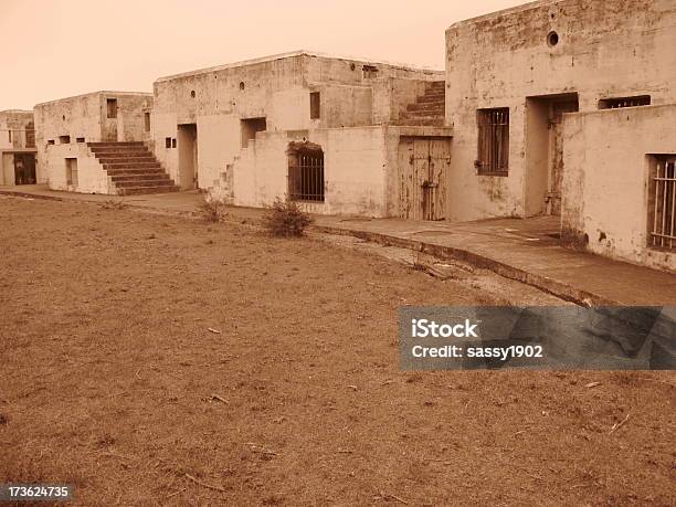 Bunker Arma Emplacements Forte Barry Cronkhite - Fotografias de stock e mais imagens de Abandonado - Abandonado, Abrigo Anti-Aéreo, Abrigo Anti-Bombas