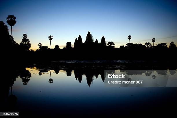 Kambodża Angkor Wat Sunrise Sylwetka - zdjęcia stockowe i więcej obrazów Abstrakcja - Abstrakcja, Angkor Wat, Architektura