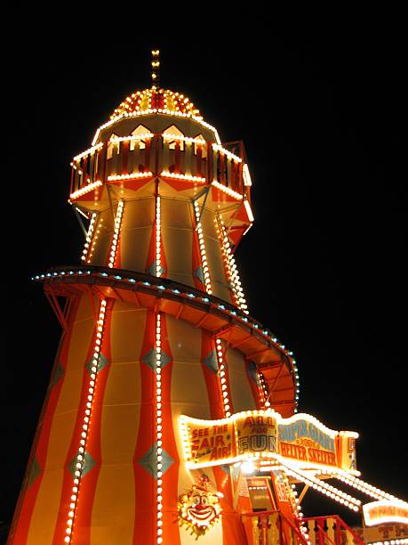 helter-skelter de nuit - skelter photos et images de collection