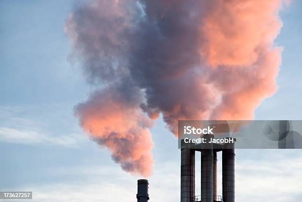 工場の煙突 - 焼却炉のストックフォトや画像を多数ご用意 - 焼却炉, 工場の煙突, 煙突