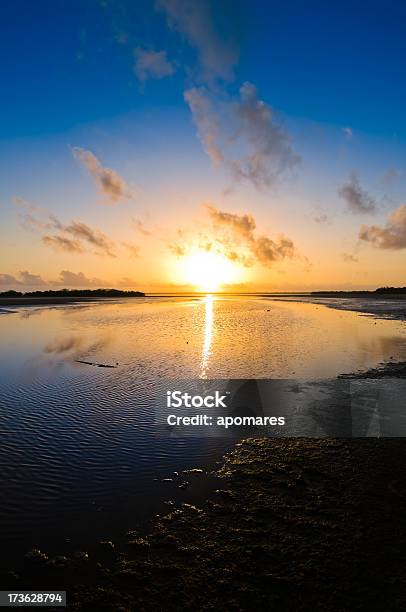 Photo libre de droit de Coloré Du Lever Du Soleil banque d'images et plus d'images libres de droit de Aube - Aube, Lever du soleil, Beauté de la nature