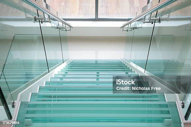 Abstrakte Treppe Stockfoto und mehr Bilder von Glas - Glas, Treppe, Stufen und Treppen