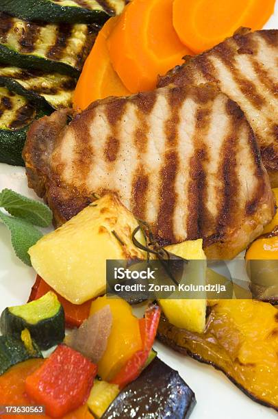 Grelhado De Vaca E Produtos Hortícolas - Fotografias de stock e mais imagens de Alimentação Saudável - Alimentação Saudável, Almoço, Amarelo