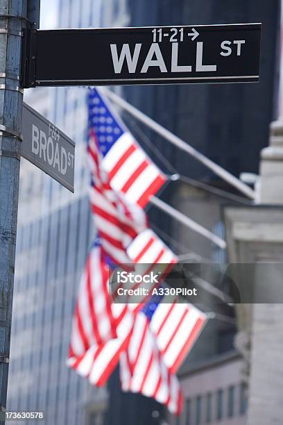 Foto de Wall Street e mais fotos de stock de Bolsa de valores e ações - Bolsa de valores e ações, EUA, Bandeira