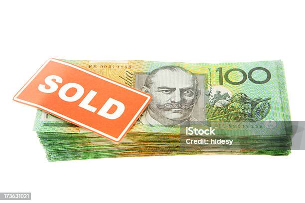 Продано Денег — стоковые фотографии и другие картинки Sold - английское слово - Sold - английское слово, Австралийская валюта, Австралийские доллары