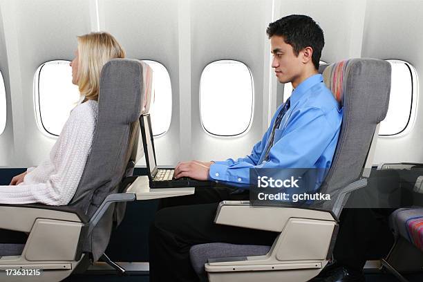 사업가 항공기 남자에 대한 스톡 사진 및 기타 이미지 - 남자, 노트북, 비행기