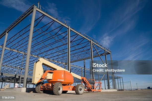 Baustelle Stockfoto und mehr Bilder von Hubschere - Hubschere, Mobiler Kran, Orange - Farbe