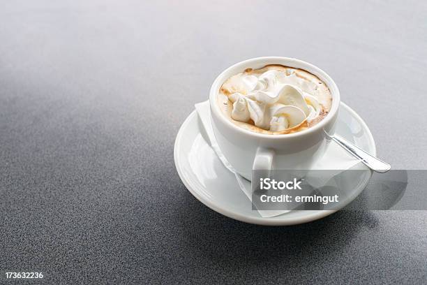 Foto de Xícara De Café Na Mesa Cinza Com Chantili e mais fotos de stock de Café - Bebida - Café - Bebida, Creme Chantilly - Creme, Vista de Cima