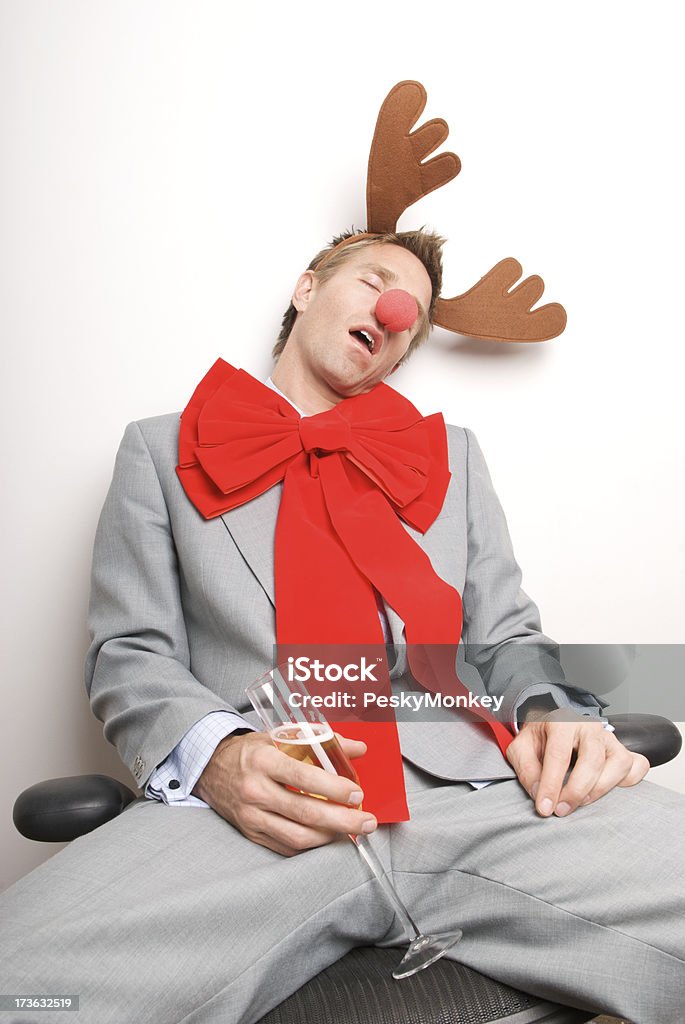 Red brutale Geschäftsmann Rentier Sie sich einmal im Büro-Party - Lizenzfrei Betrunken Stock-Foto