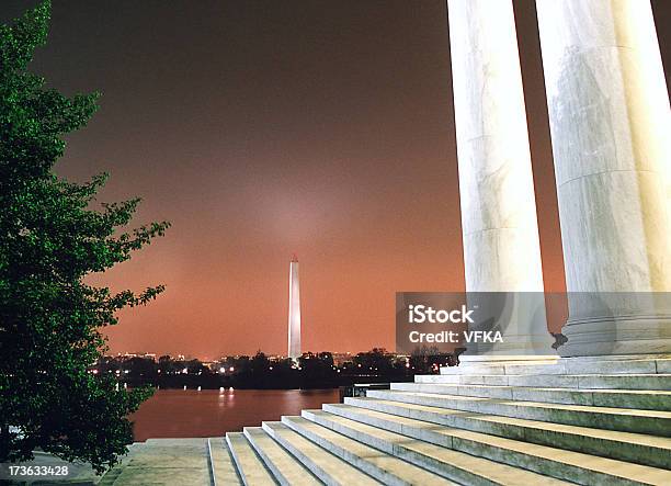 Photo libre de droit de Washington Monument Jefferson Memorial banque d'images et plus d'images libres de droit de Arbre - Arbre, Capitales internationales, Ciel