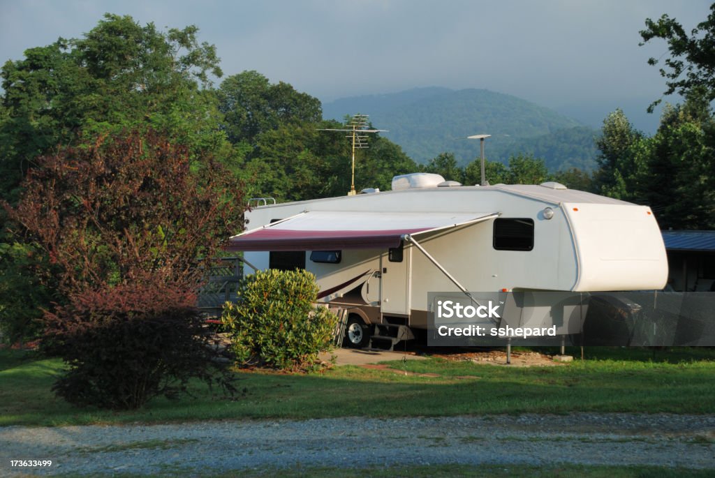 Cinquième roue de camping - Photo de Chiffre 5 libre de droits