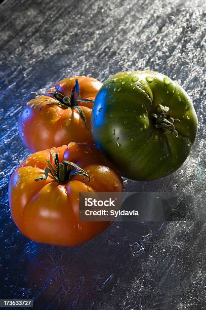 Foto de De Tomate e mais fotos de stock de Alimentação Saudável - Alimentação Saudável, Caule, Comida