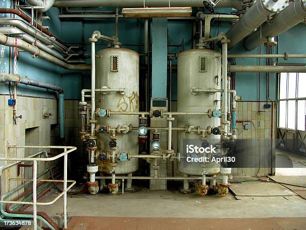 Foto de Dois Caldeiras e mais fotos de stock de Caldeira - Equipamento industrial - Caldeira - Equipamento industrial, Negócios, Cano d'água