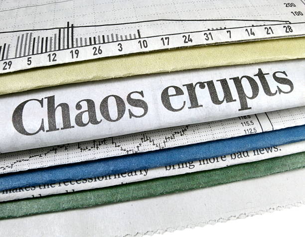 chaos wybucha - home finances recession newspaper finance zdjęcia i obrazy z banku zdjęć