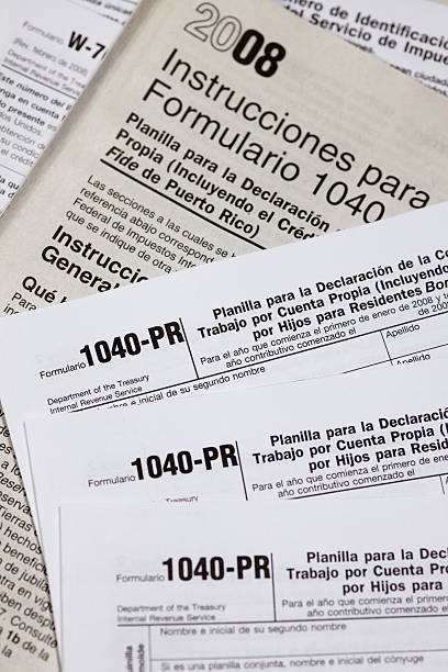 istock Tax Form 1040 in Spanish for the IRS 173635743