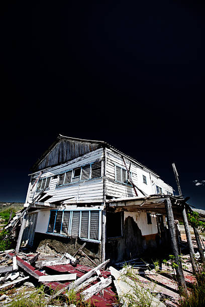 abandoned house - hurricane ivan 個照片及圖片檔