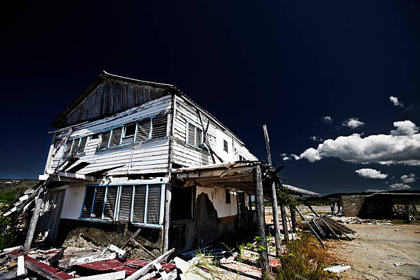 abandonado house - hurricane caribbean house storm fotografías e imágenes de stock