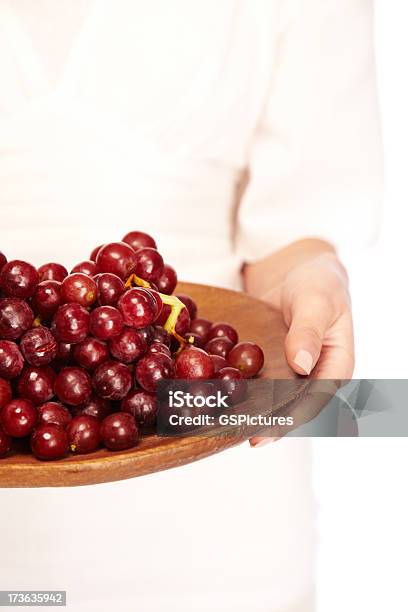 Rote Weintrauben Auf Holz Platte Stockfoto und mehr Bilder von Resveratrol - Resveratrol, 20-24 Jahre, Antioxidationsmittel