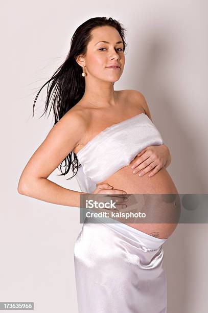 Dziewczyna W Ciąży - zdjęcia stockowe i więcej obrazów 20-29 lat - 20-29 lat, 2000-2009, Antycypacja