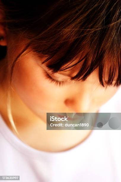 Contemplação - Fotografias de stock e mais imagens de 10-11 Anos - 10-11 Anos, 6-7 Anos, 8-9 Anos