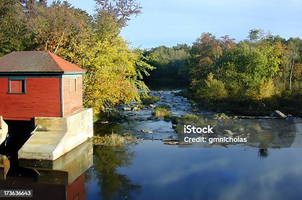 Foto de Antigo Moinho De Fluxo e mais fotos de stock de Agricultura - Agricultura, Ajardinado, Antigo