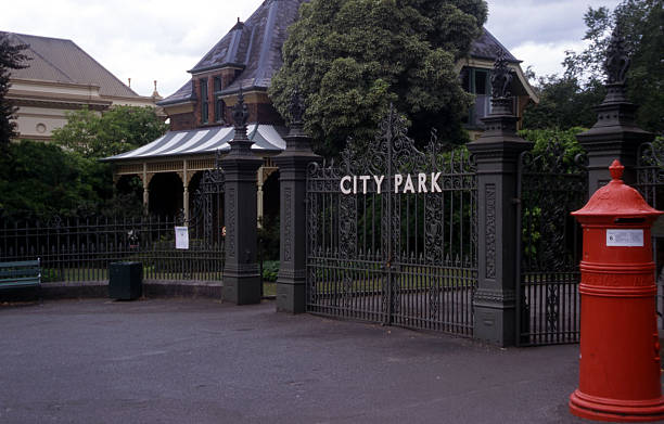 bramy miasta park - launceston zdjęcia i obrazy z banku zdjęć