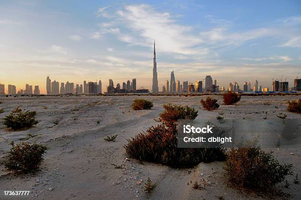 Foto de Road Até Dubai e mais fotos de stock de Dubai - Dubai, Deserto, Emiratos Árabes Unidos
