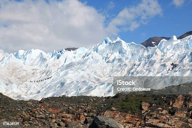グループでのハイキングペリトモレノ氷河パタゴニアアルゼンチン - よじ登るのストックフォトや画像を多数ご用意 - よじ登る, アルゼンチン, アルゼンチン パタゴニア