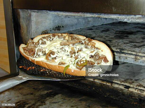 Steak Sandwich In Fuori Dal Forno - Fotografie stock e altre immagini di Panino al Manzo e Formaggio - Panino al Manzo e Formaggio, Alimentazione non salutare, Bistecca di manzo