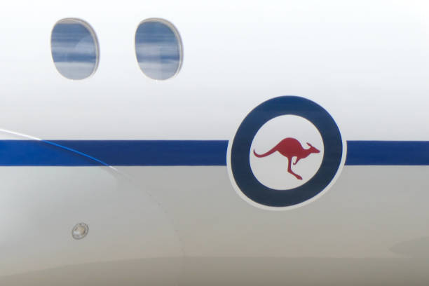 raaf dassault falcon roundel - falcon стоковые фото и изображения