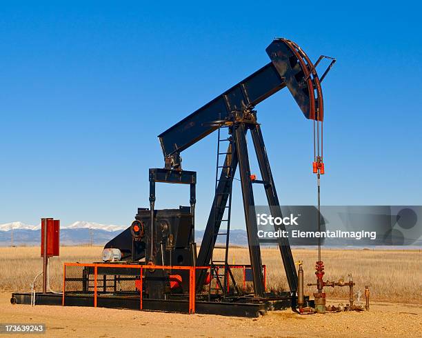 Wandernbeamölpumpe Stockfoto und mehr Bilder von Bohrer - Bohrer, Energieindustrie, Erdöl