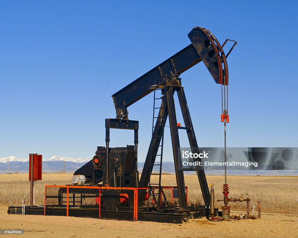 Pasos de haz bomba de petróleo - Foto de stock de Bomba de petróleo libre de derechos