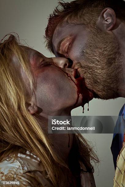 Foto de Romance De Zumbi e mais fotos de stock de Gota - Líquido - Gota - Líquido, Sangue, 20 Anos