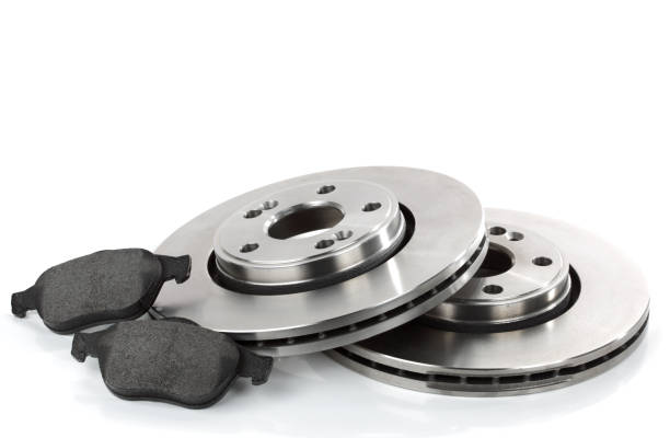 tarcze hamulcowe i klocki - part of vehicle brake disc brake pad isolated zdjęcia i obrazy z banku zdjęć