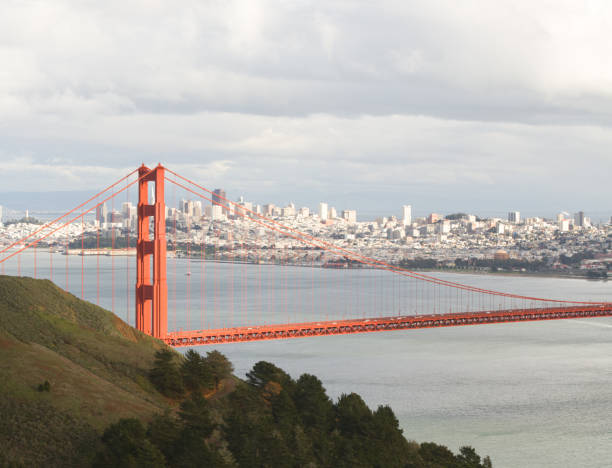 san francisco golden gate - san francisco county suspension bridge cityscape marin tower imagens e fotografias de stock