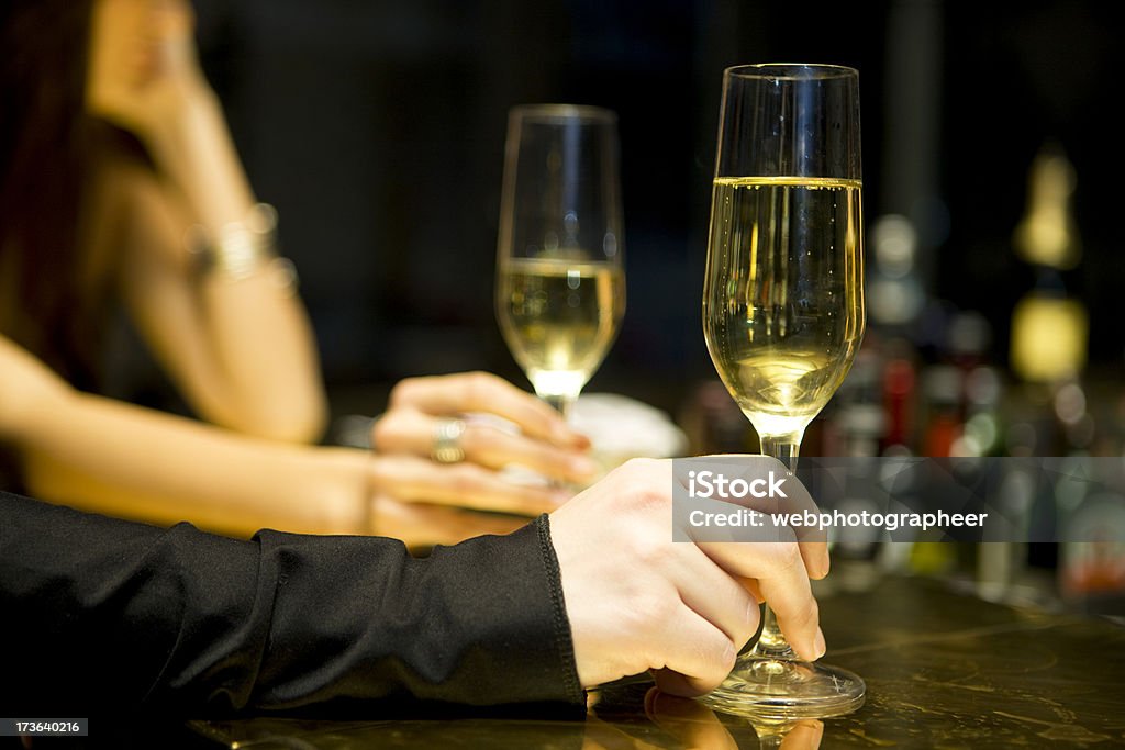 Женщины с шампанским - Стоковые фото Алкоголь - напиток роялти-фри