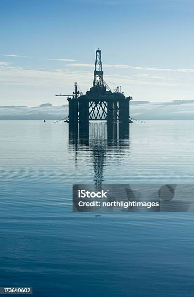 Foto de Plataforma Petrolífera e mais fotos de stock de Plataforma Marítima - Plataforma Marítima, Plataforma de Perfuração, Mar