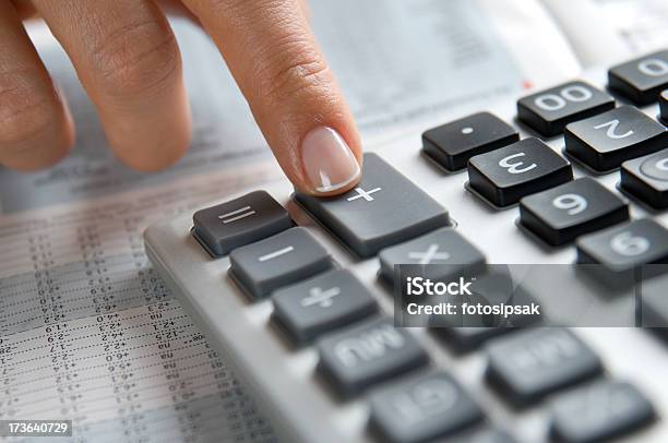 Finanças Série - Fotografias de stock e mais imagens de Calculadora - Calculadora, Sinal de Mais, Consultor Financeiro